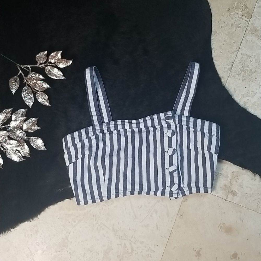 Forever 21 grey&white striped crop top